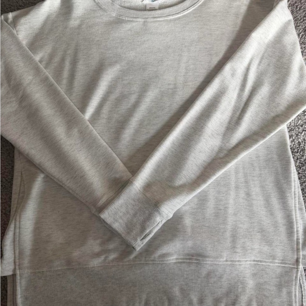 Women’s Crewneck Sweater in Light Gray
